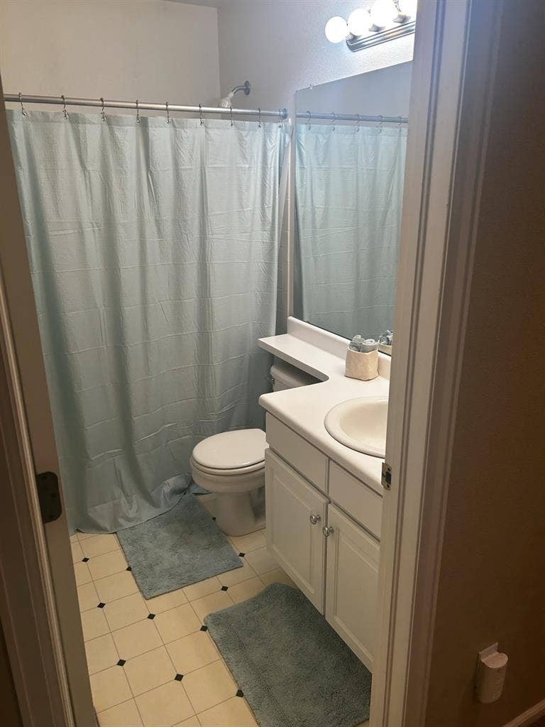 Share 3 Bedroom House