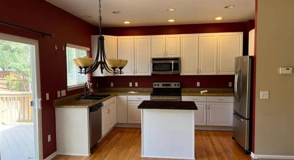 Share 3 Bedroom House