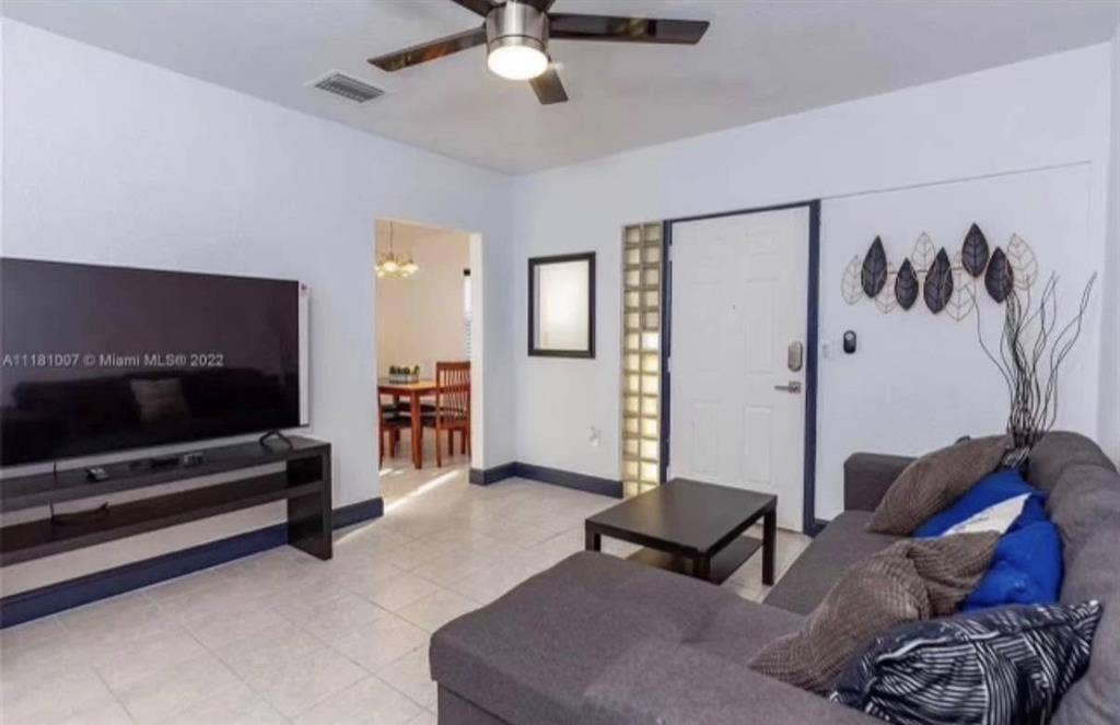 Room in Allapatah
