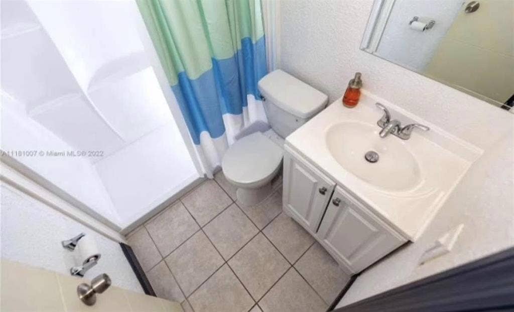 Room in Allapatah