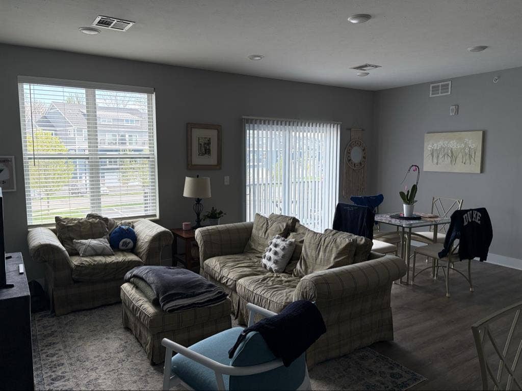 Roommate Wanted (Girls only)
