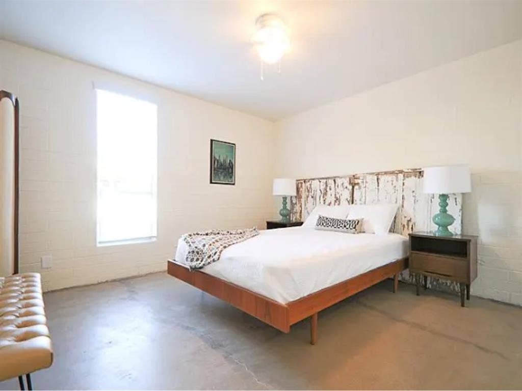$750 - room available ASAP