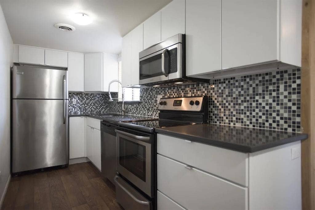 $750 - room available ASAP