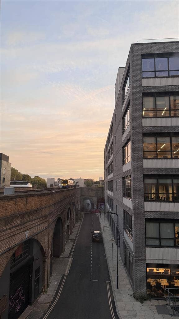 Double bed in 2-bed apt, £200/week