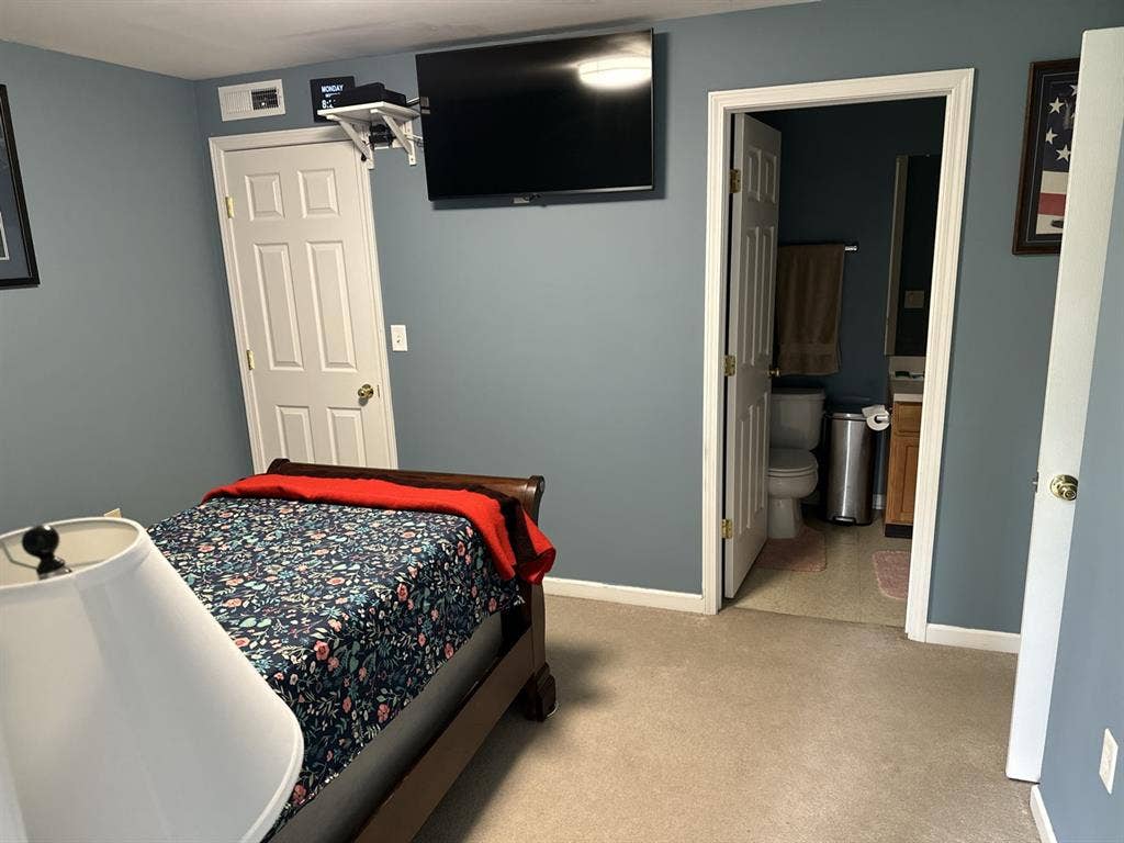 Newer condo upscale community