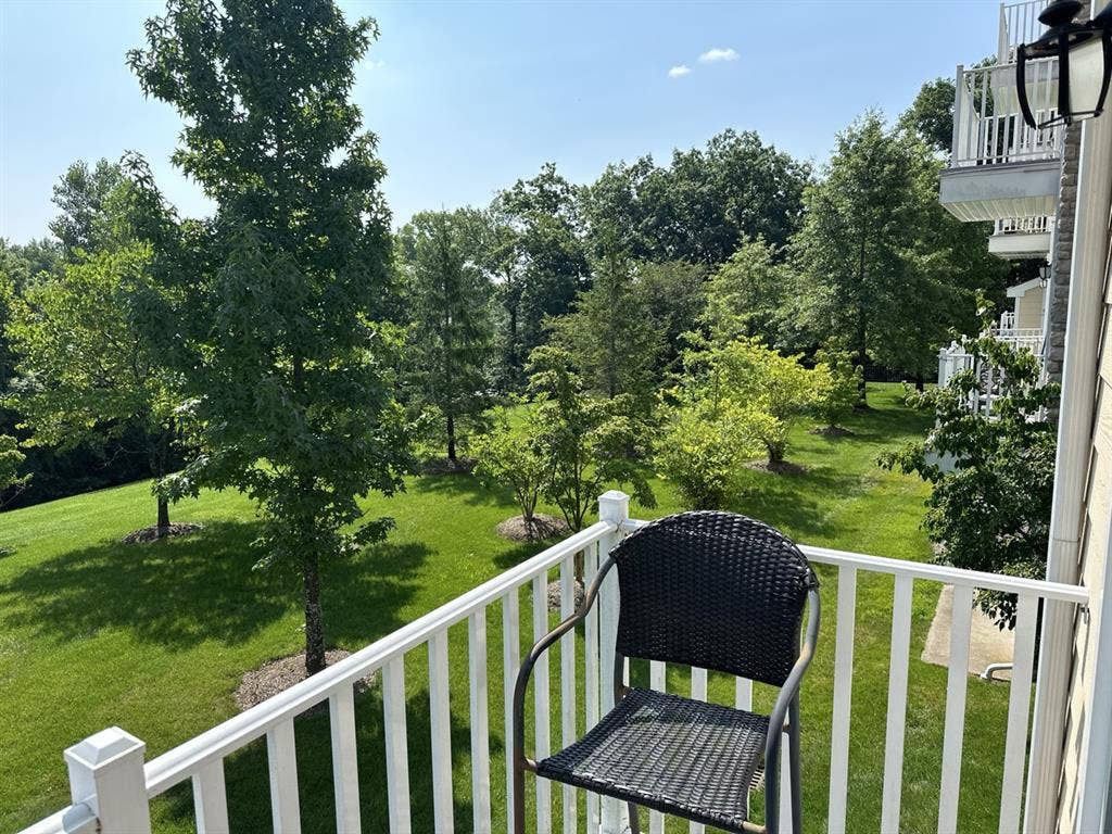 Newer condo upscale community