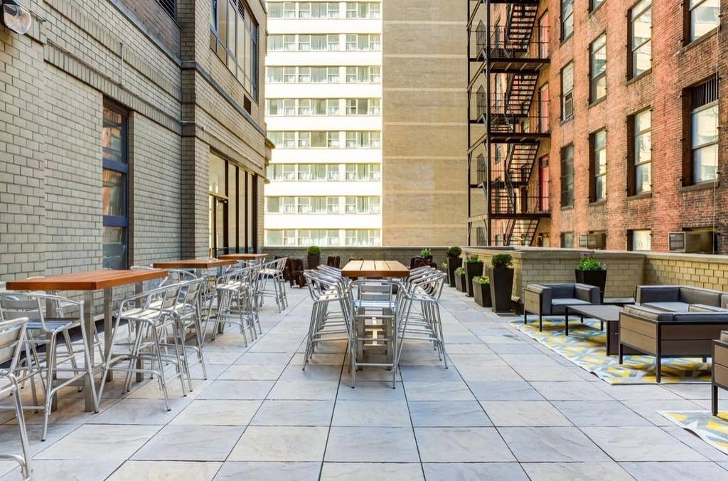 High-End Midtown Manhattan Living