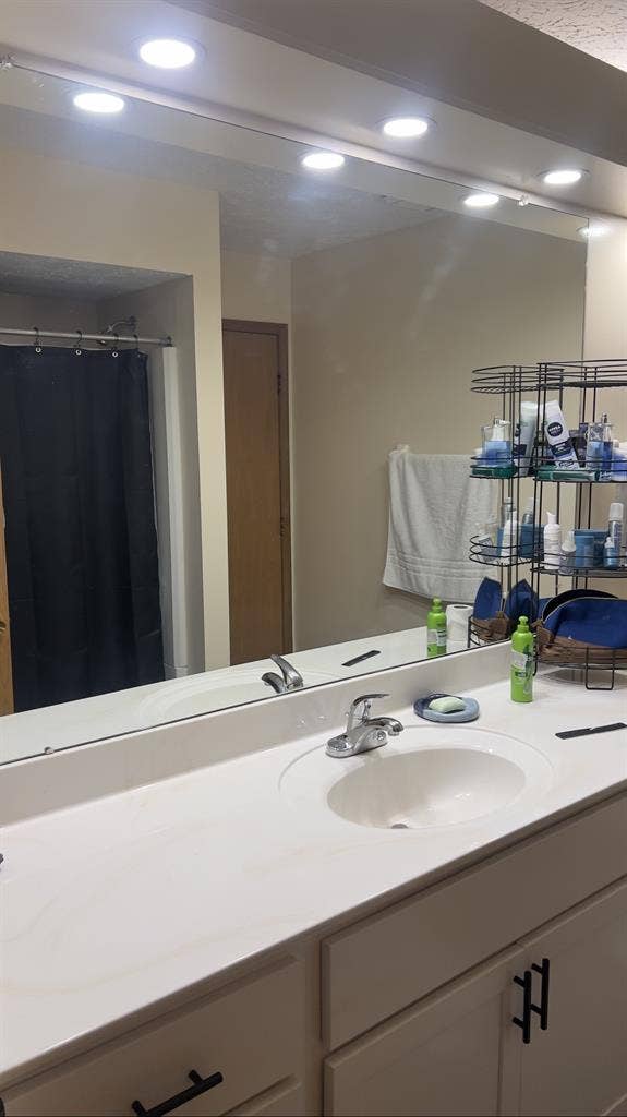 1 private bedroom av June 1st