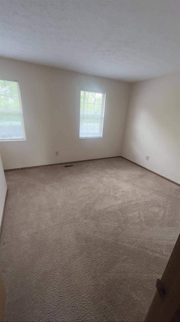 1 private bedroom av June 1st
