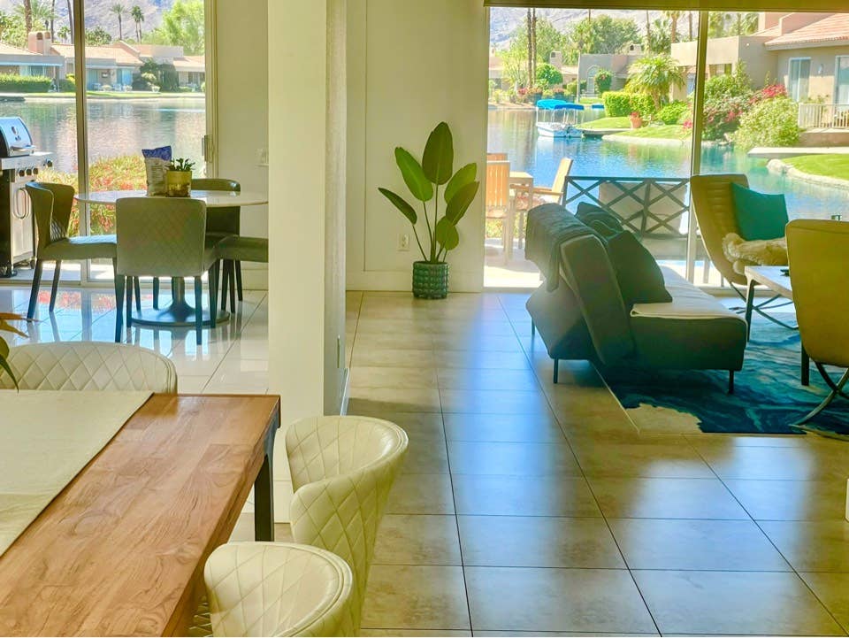 Lakefront condo