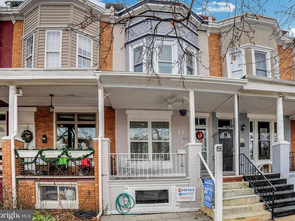 New Listing -1st level of Row House