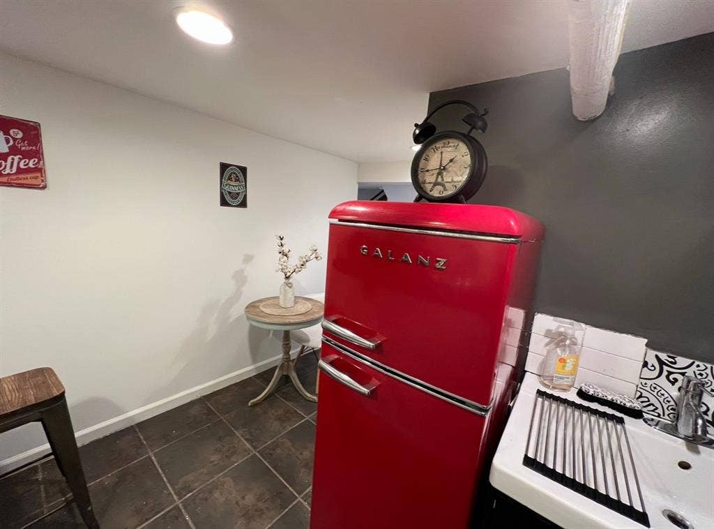 Room in 2 Bed Unit w/Private Bath