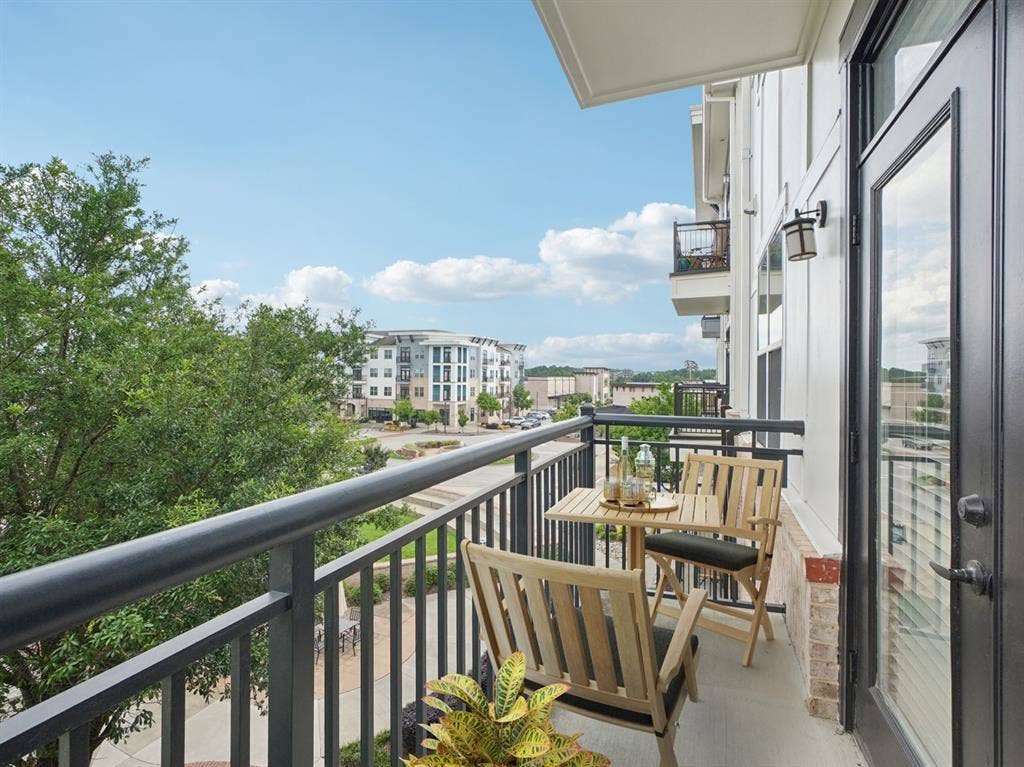 Entire 2B/ 2B unit for sublease.
