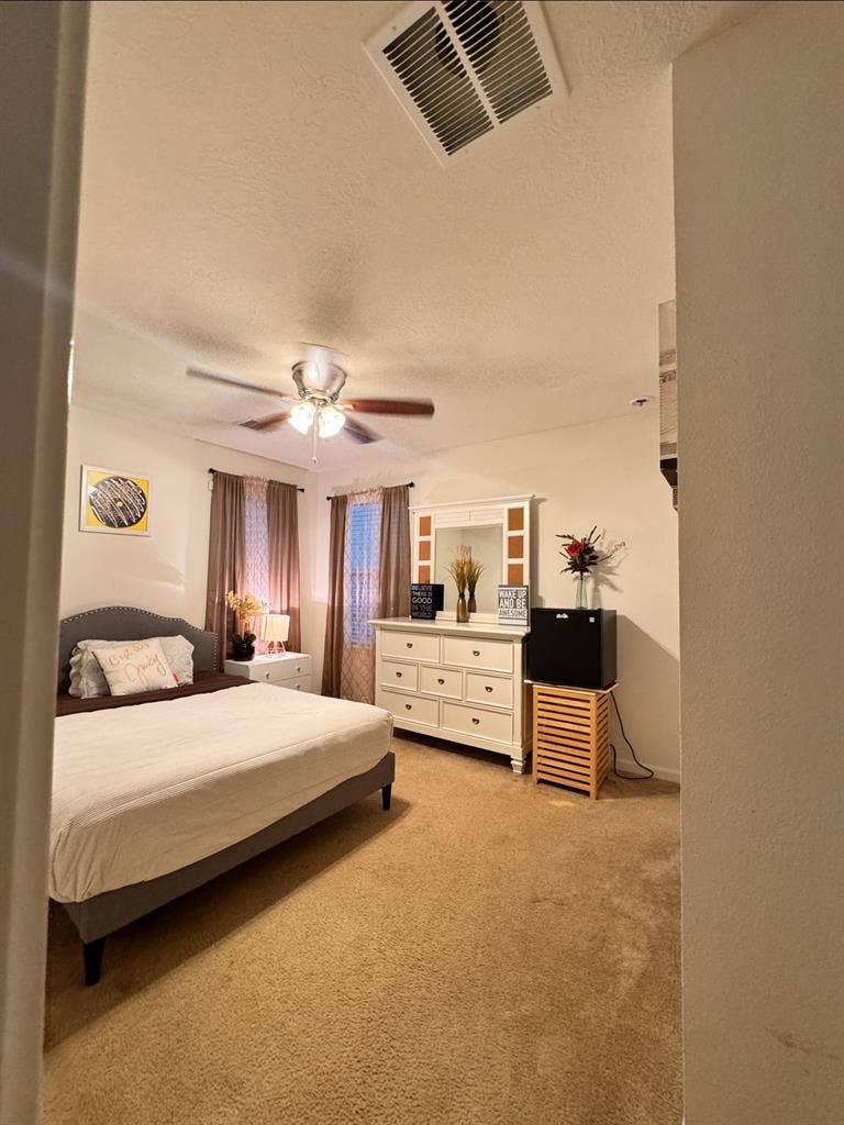 Looking for Female Tenant
