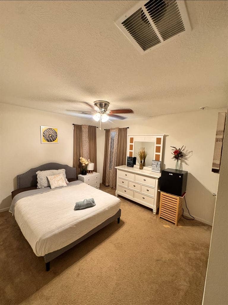 Looking for Female Tenant