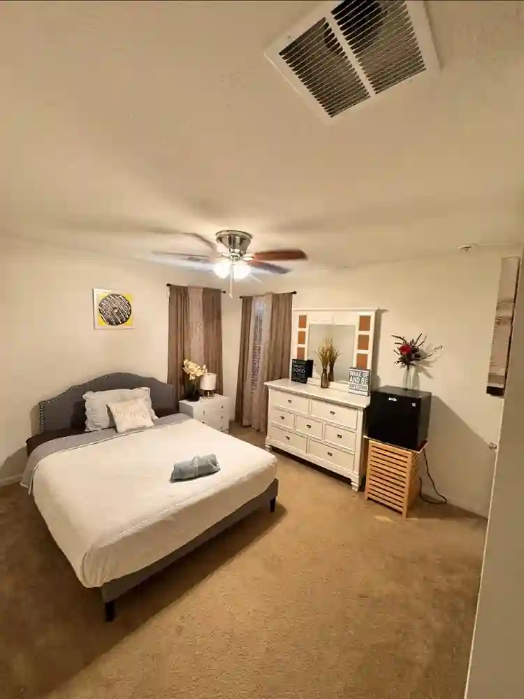 Looking for Female Tenant