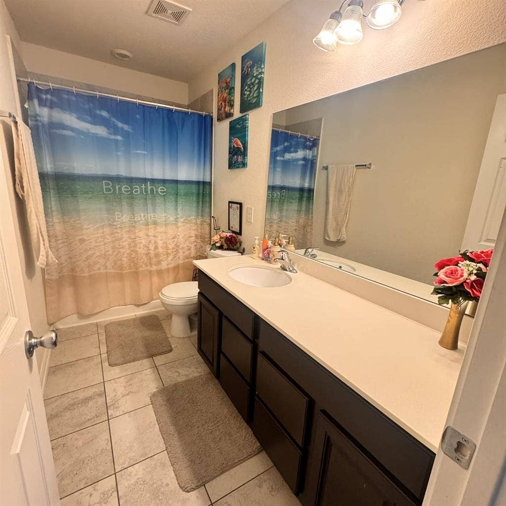 Looking for Female Tenant