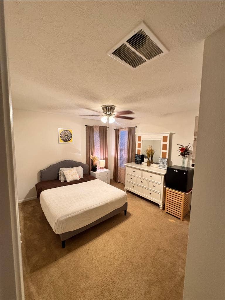 Looking for Female Tenant