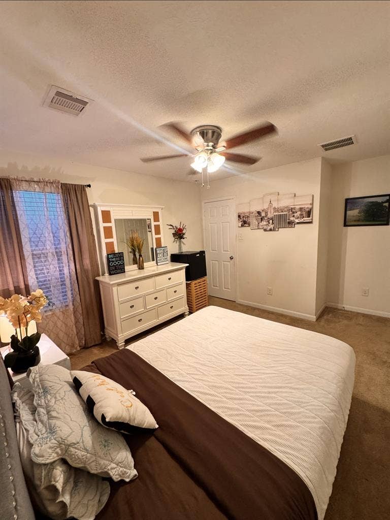 Looking for Female Tenant
