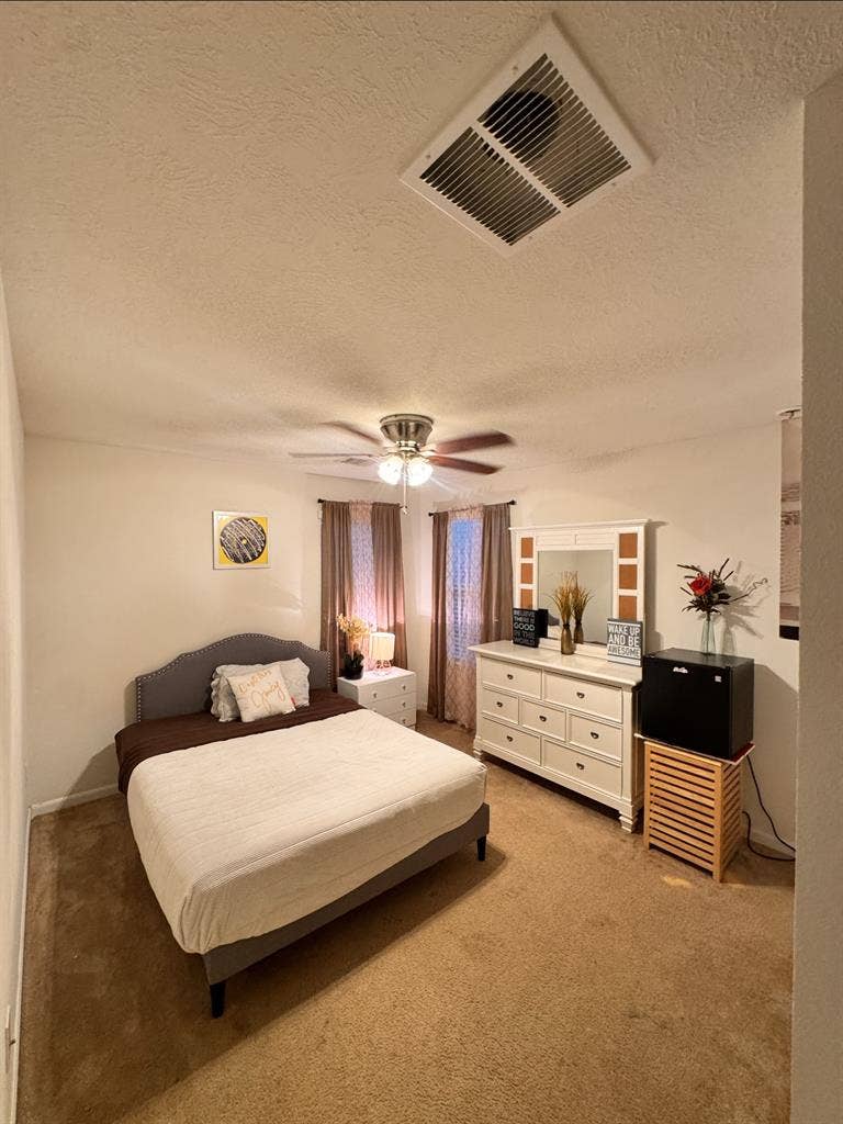 Looking for Female Tenant