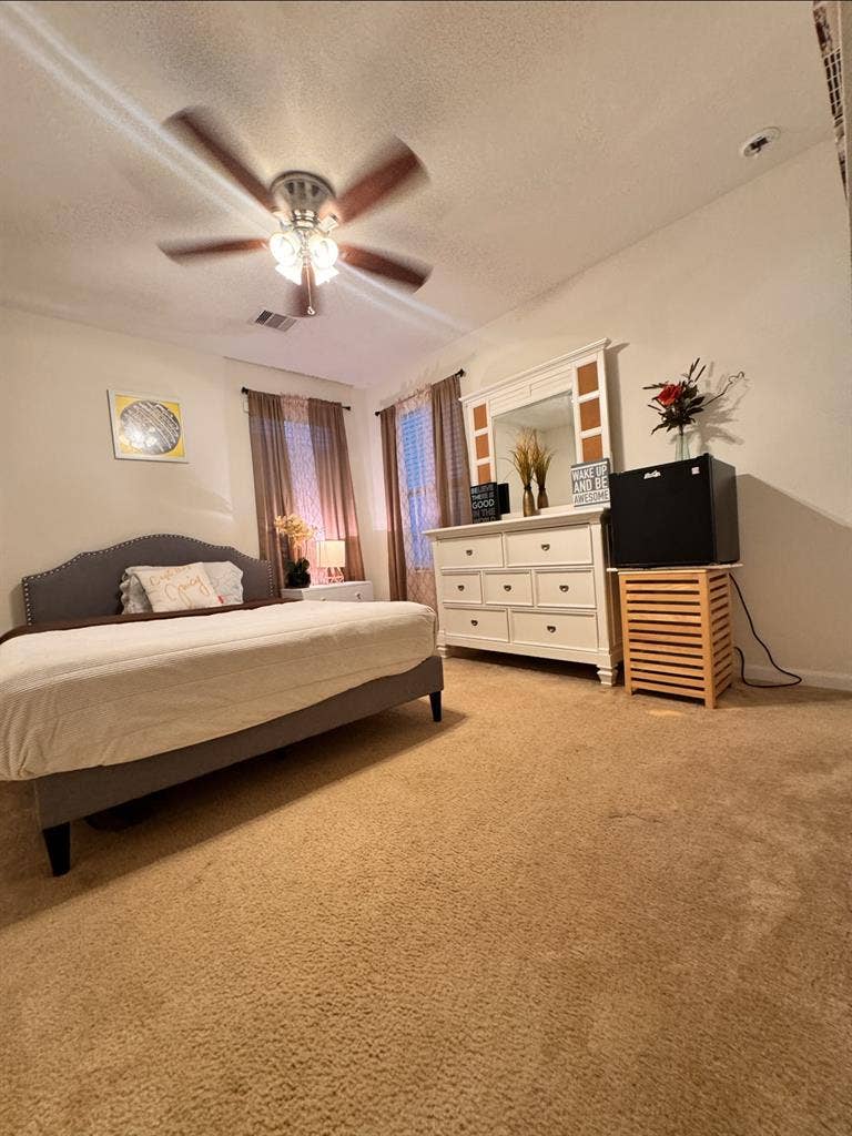 Looking for Female Tenant