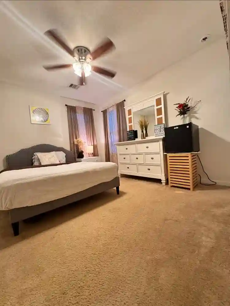 Looking for Female Tenant