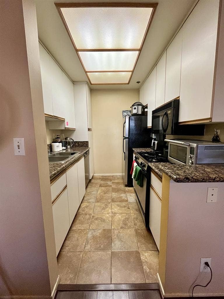 Nice Private bedroom + bathroom!