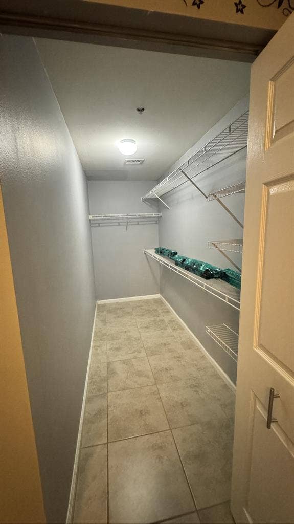 Looking for Roommate in Ft Laud