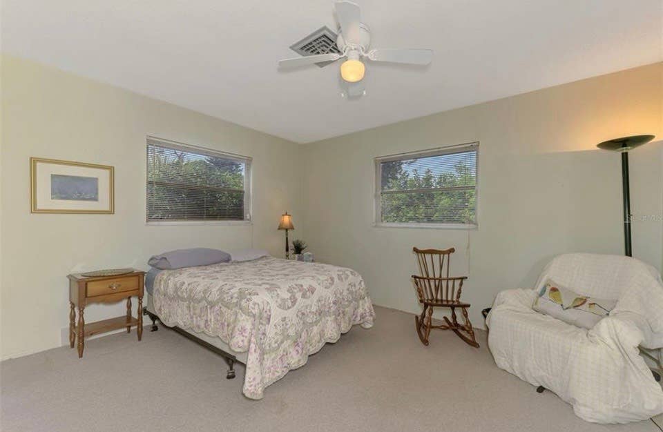PRIVATE ROOM/SHARE HOUSE