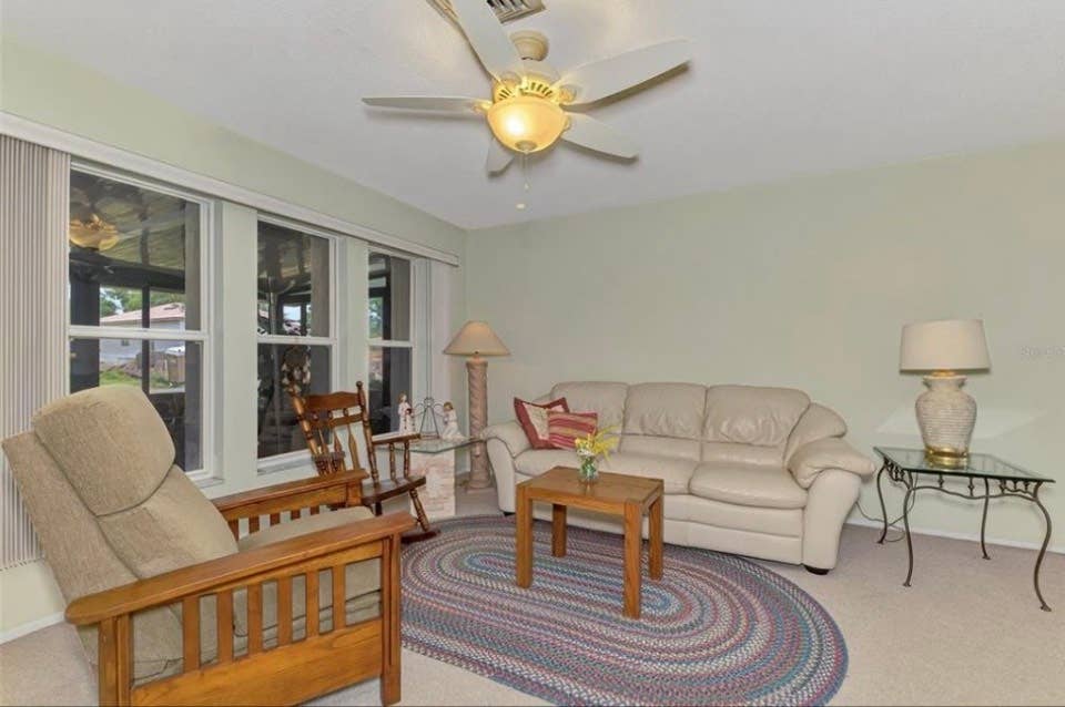 PRIVATE ROOM/SHARE HOUSE