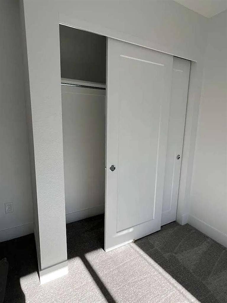 Room for rent in a townhousee