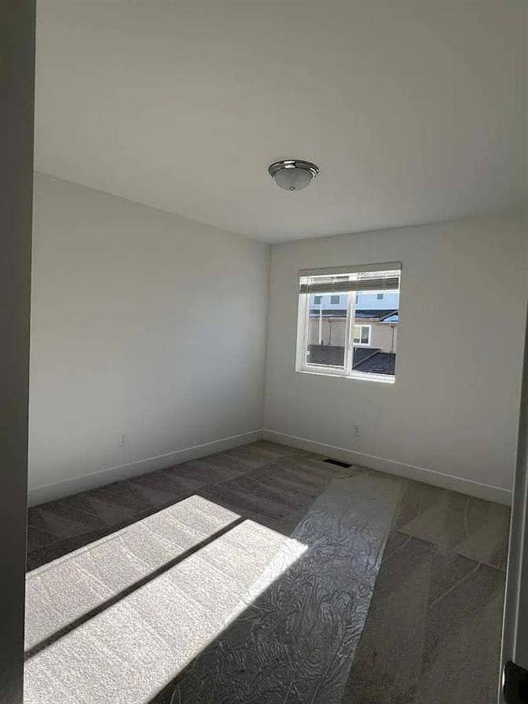 Room for rent in a townhousee