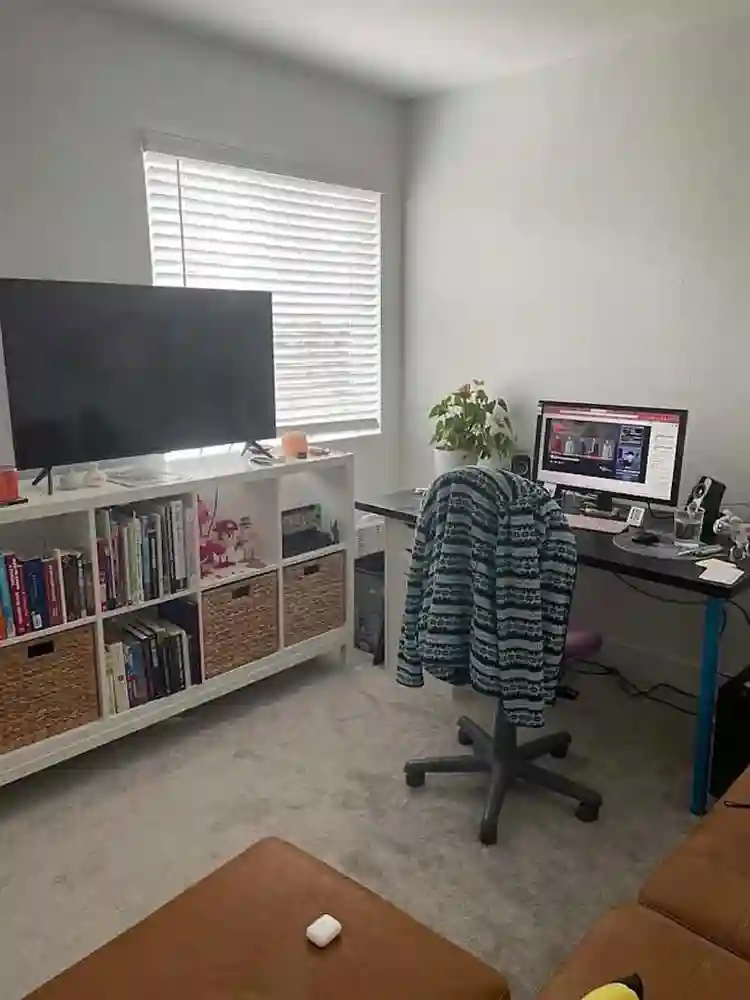 Room for rent in a townhousee