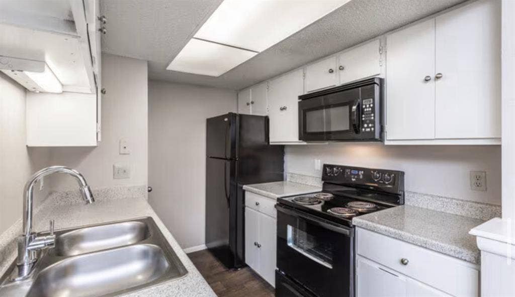 Need roommate asap