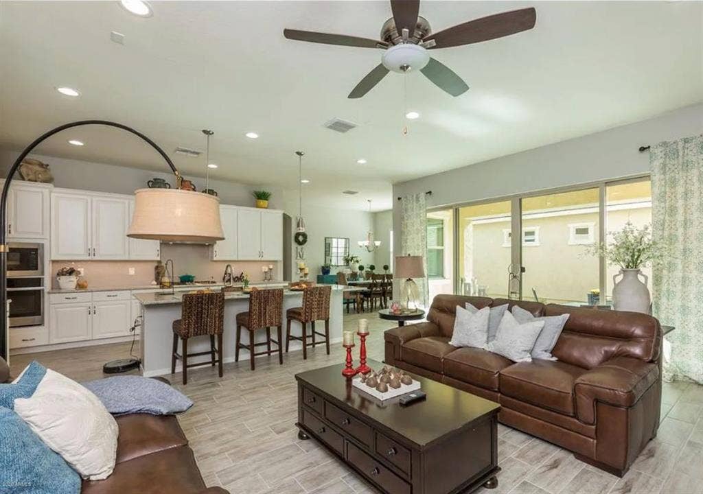 Master Bedroom Suite in Gilbert!