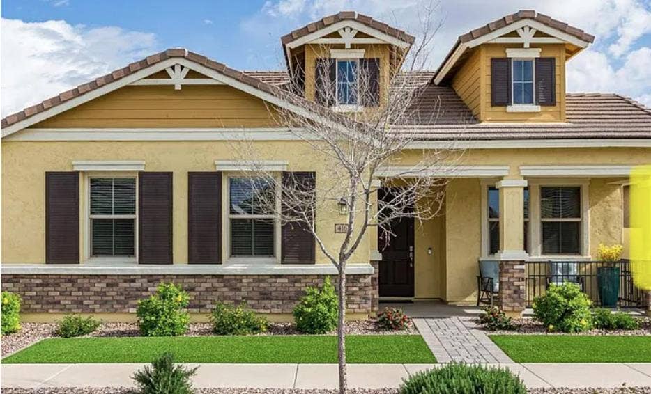 Master Bedroom Suite in Gilbert!