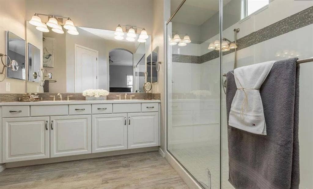Master Bedroom Suite in Gilbert!