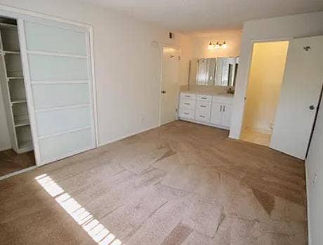 Private Room & 1/2 Bath