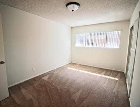 Private Room & 1/2 Bath