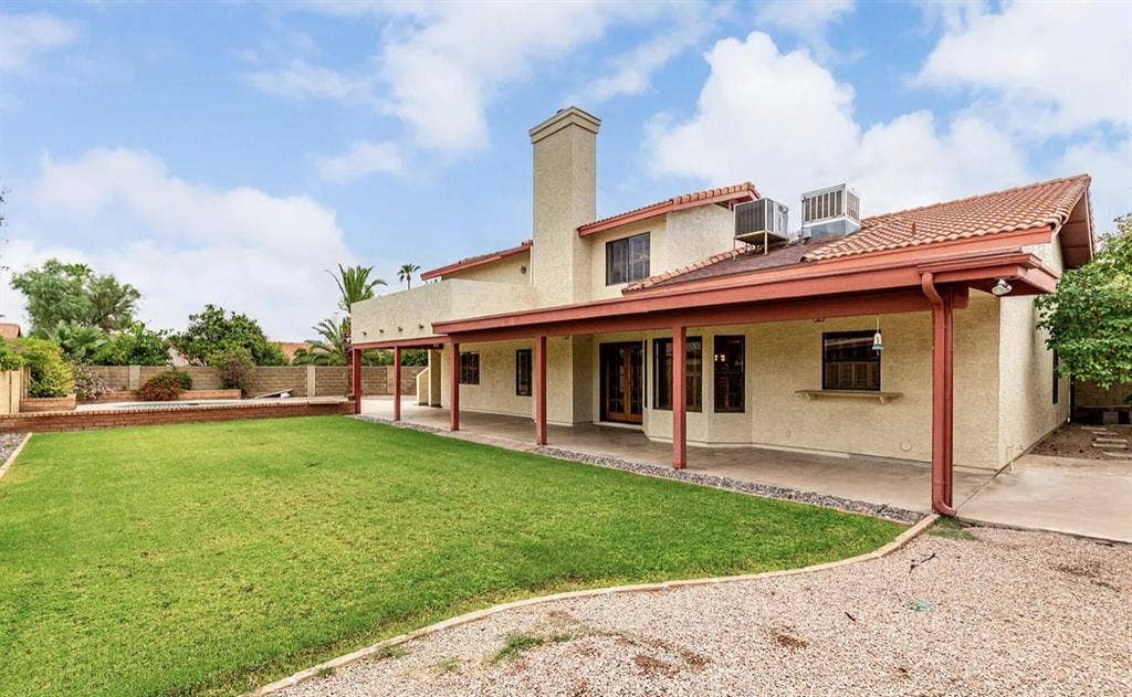 Large room - utilites included!