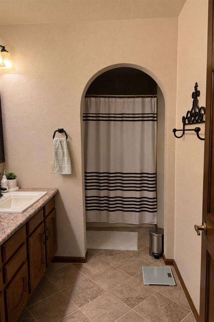 Large room - utilites included!