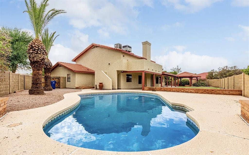 Large room - utilites included!