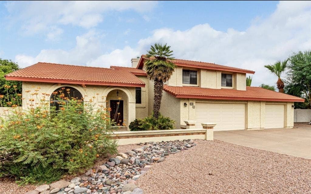 Large room - utilites included!