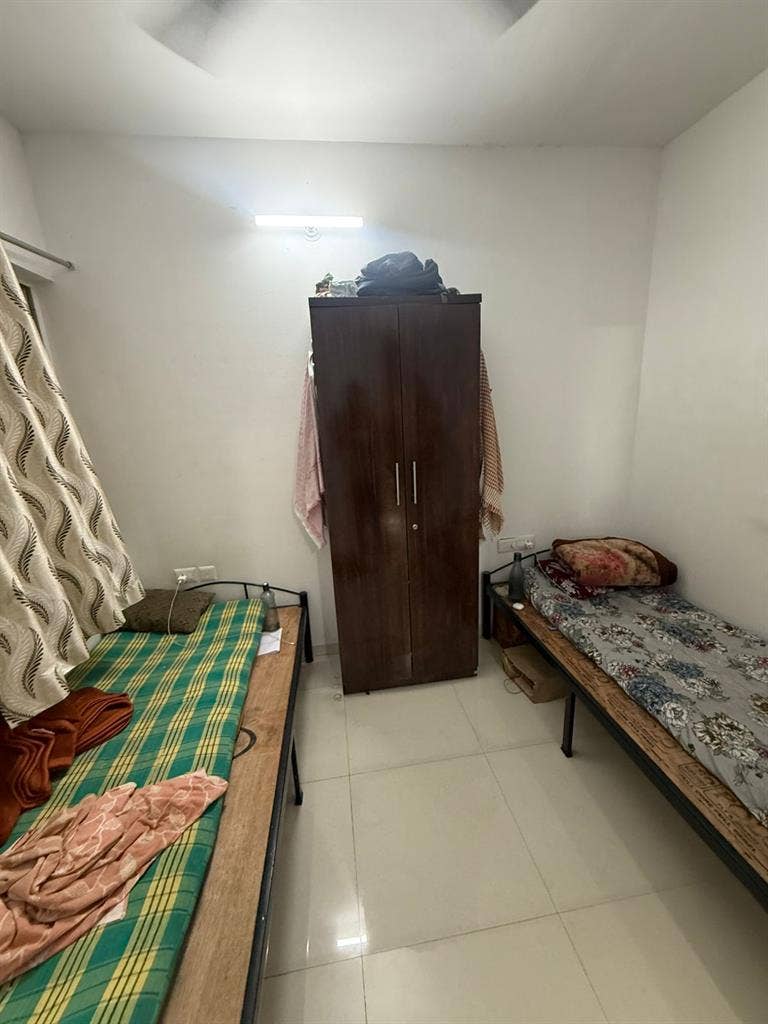 Looking for female flatmates
