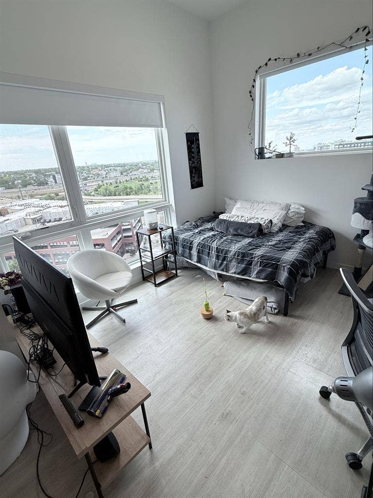 Studio with mountain views!!
