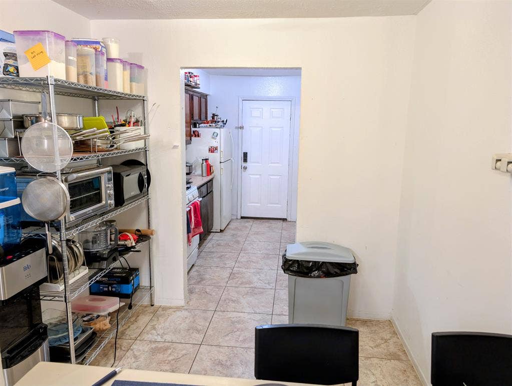Looking for Roommate