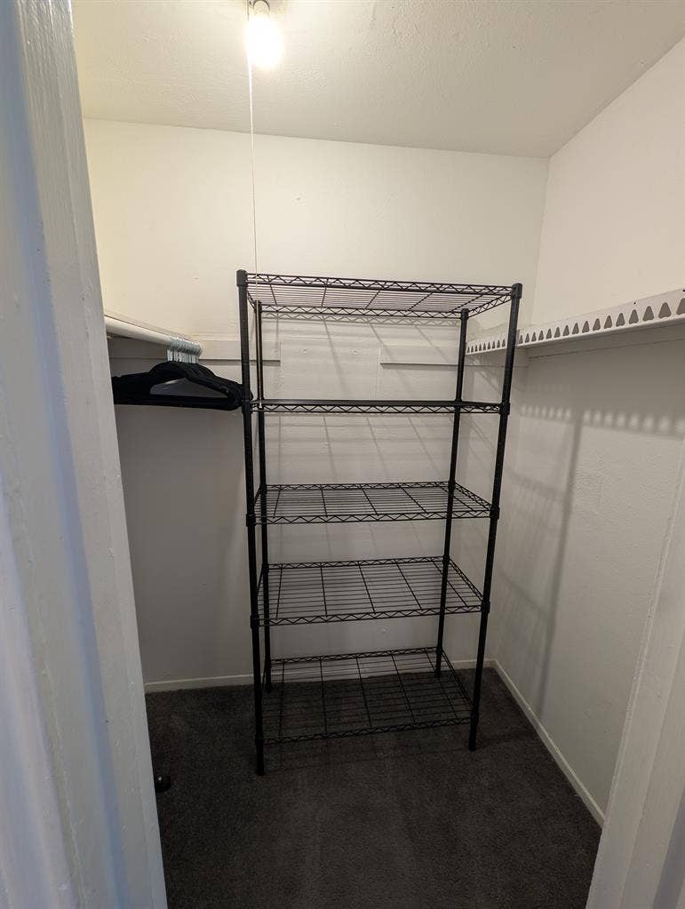 Looking for Roommate