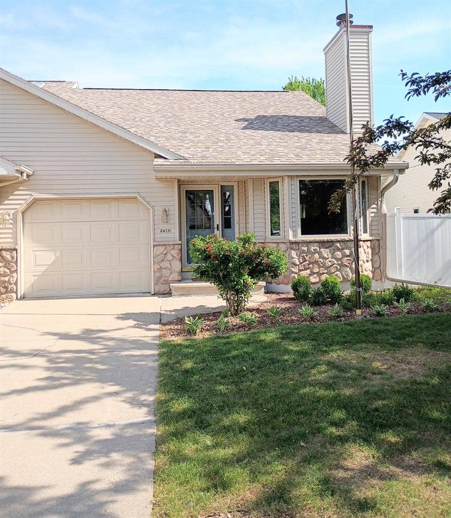 Jeff seeks roommate at Oshkosh home