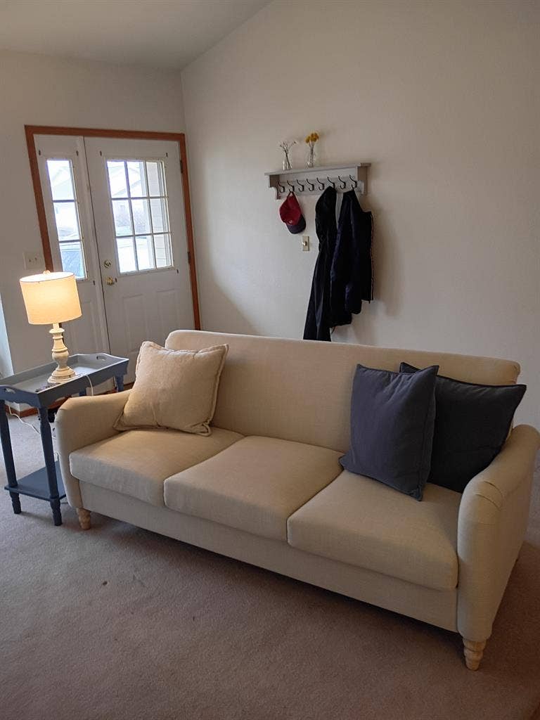 Jeff seeks roommate at Oshkosh home