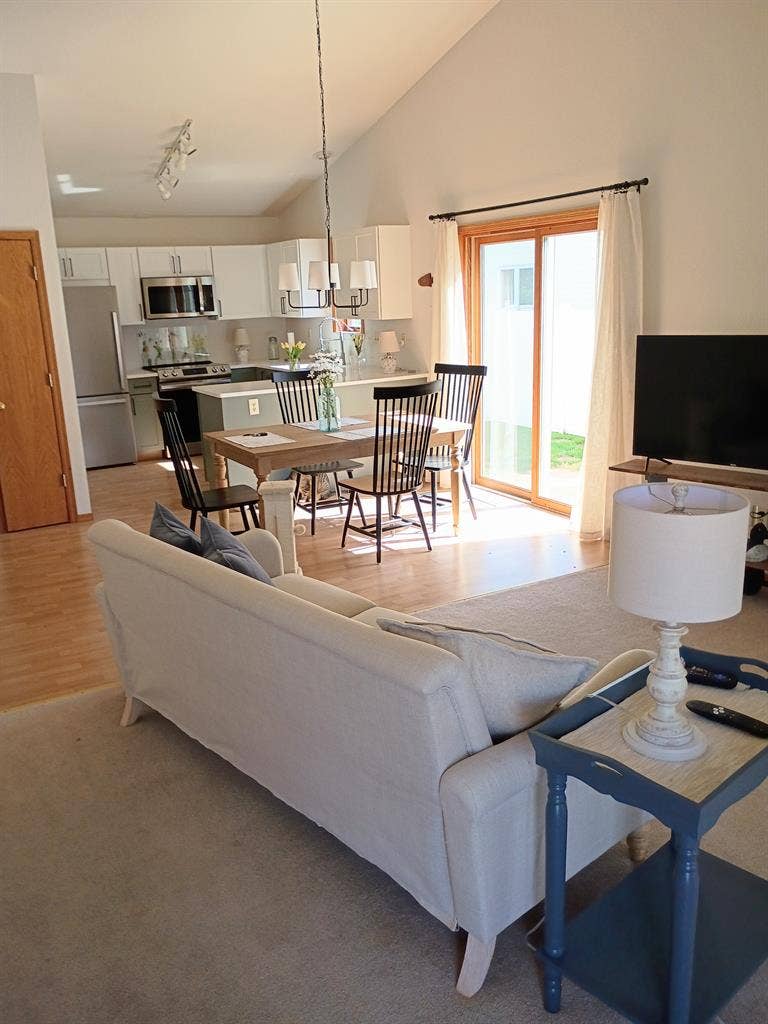 Jeff seeks roommate at Oshkosh home